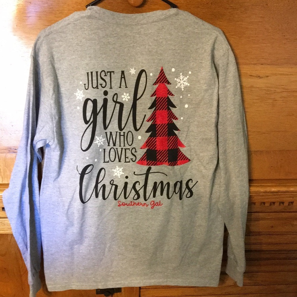 Southern Gal 'Just a Girl Who‎ Loves Christmas' Long Sleeve Tee Gray M Chic NWT
